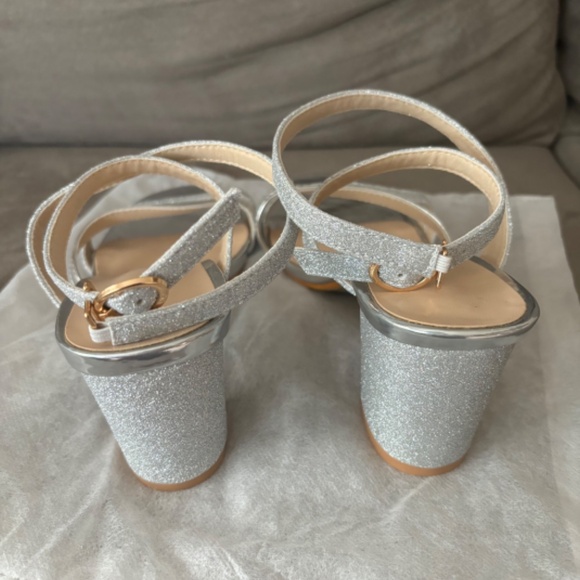 SHEIN WOMEN'S SILVER HEELS HOLIDAY PARTY SIZE 6.5 - Picture 3 of 4